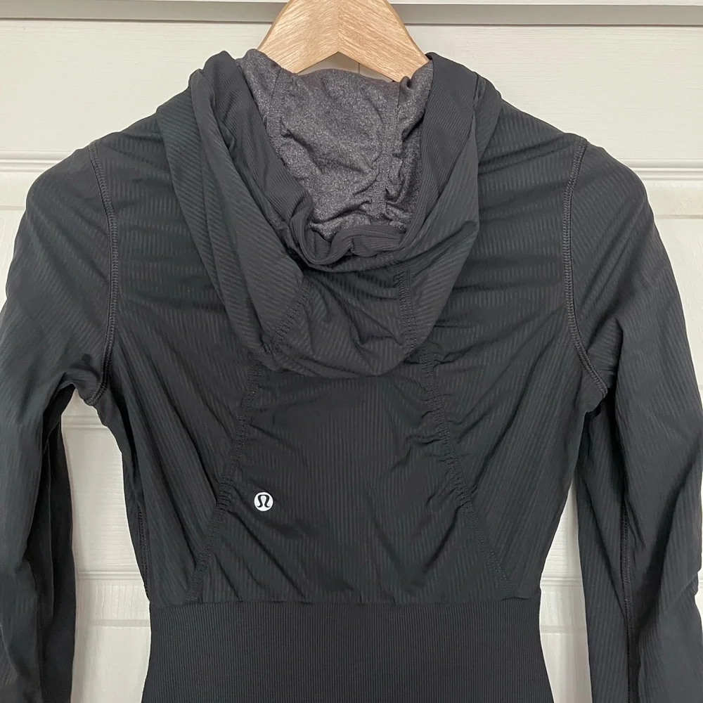 {Lululemon} Dance Studio Reversible Jacket in Black - Women's 4 ruffled